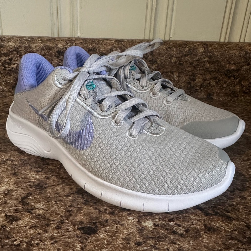 Nike Tennis Shoes - Women’s Size 5 Like New